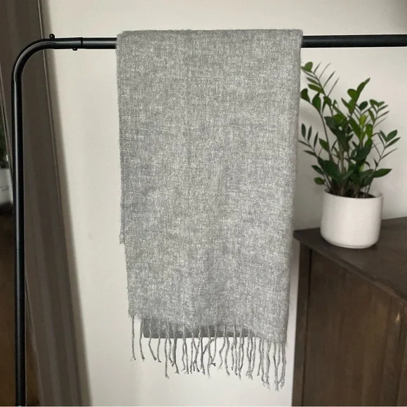 ASOS grey scarf - Picture 1 of 3